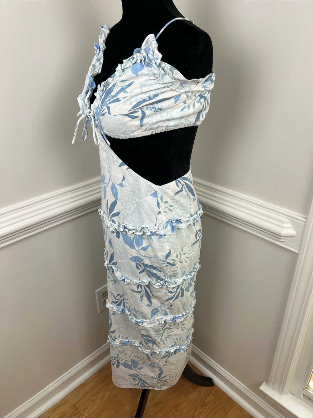 SABO SKIRT Jaida Blue Floral Midi Dress with Cutout Ruffle - 100% Cotton - Picture 8 of 12